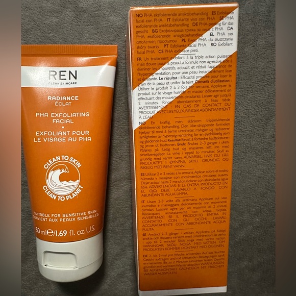 REN RADIANCE PHA EXFOLIATING FACIAL - Picture 4 of 4